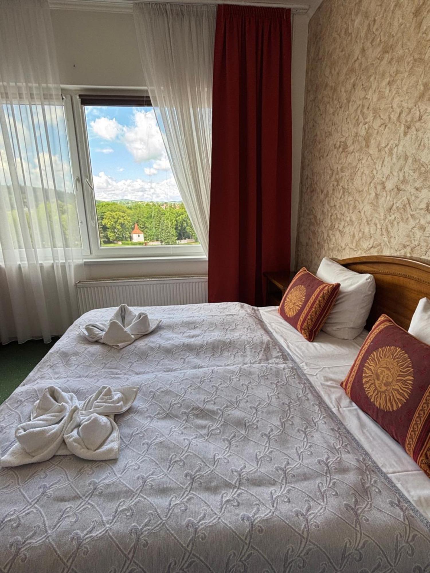 Hotel Bila Ruze Pisek  Ngoại thất bức ảnh