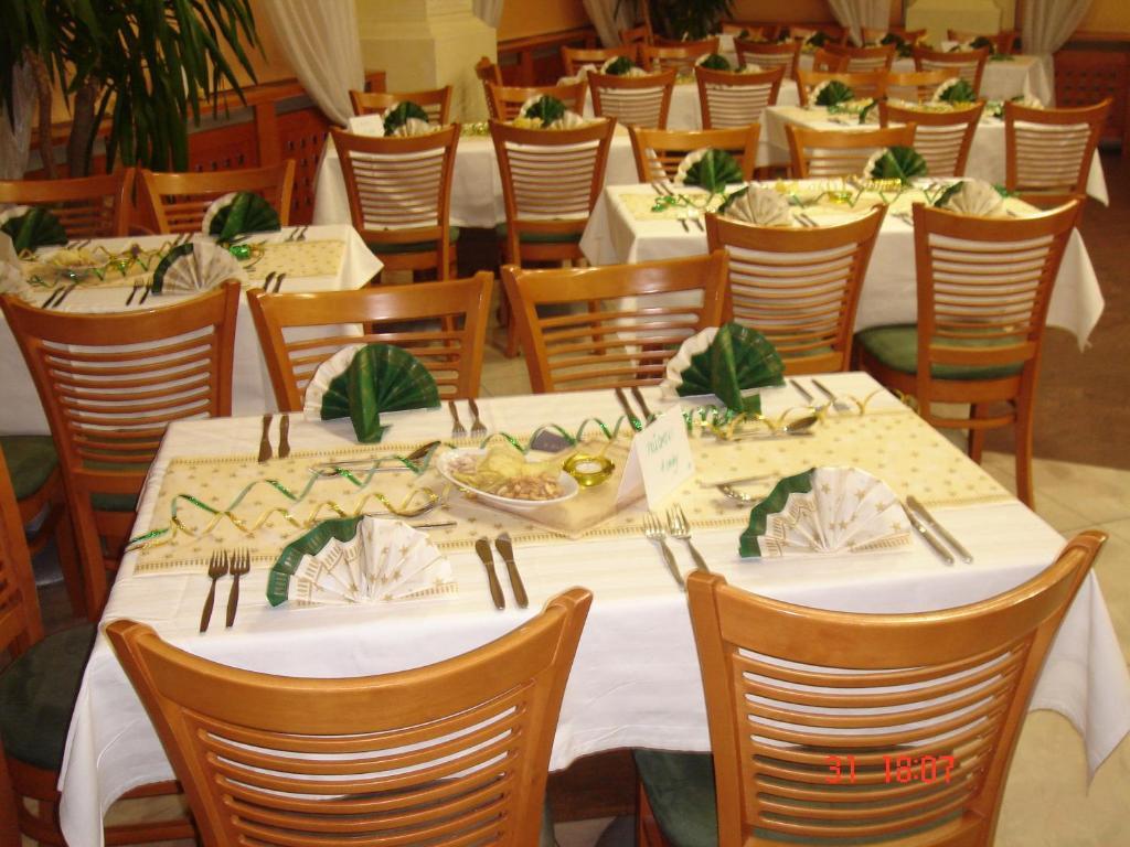 Hotel Bila Ruze Pisek  Ngoại thất bức ảnh