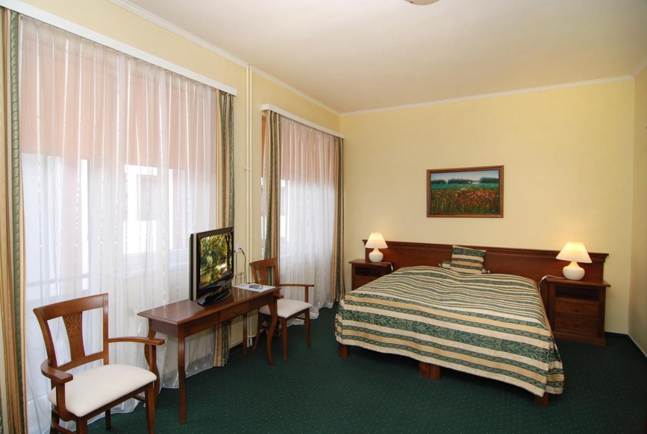 Hotel Bila Ruze Pisek  Ngoại thất bức ảnh