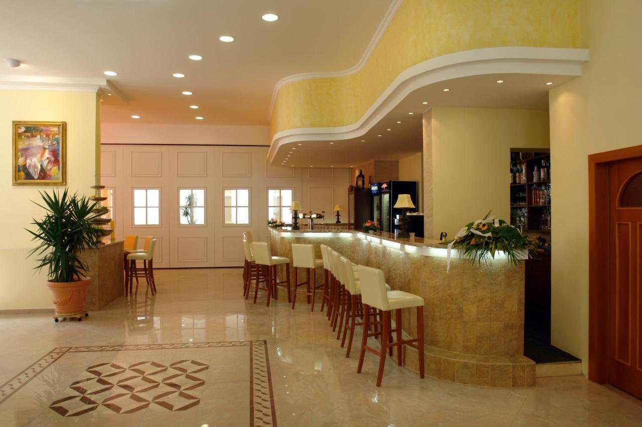 Hotel Bila Ruze Pisek  Ngoại thất bức ảnh