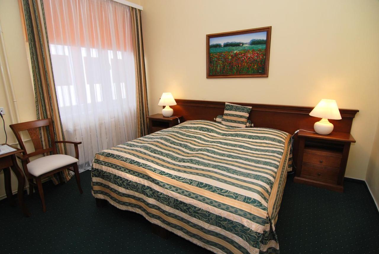 Hotel Bila Ruze Pisek  Ngoại thất bức ảnh